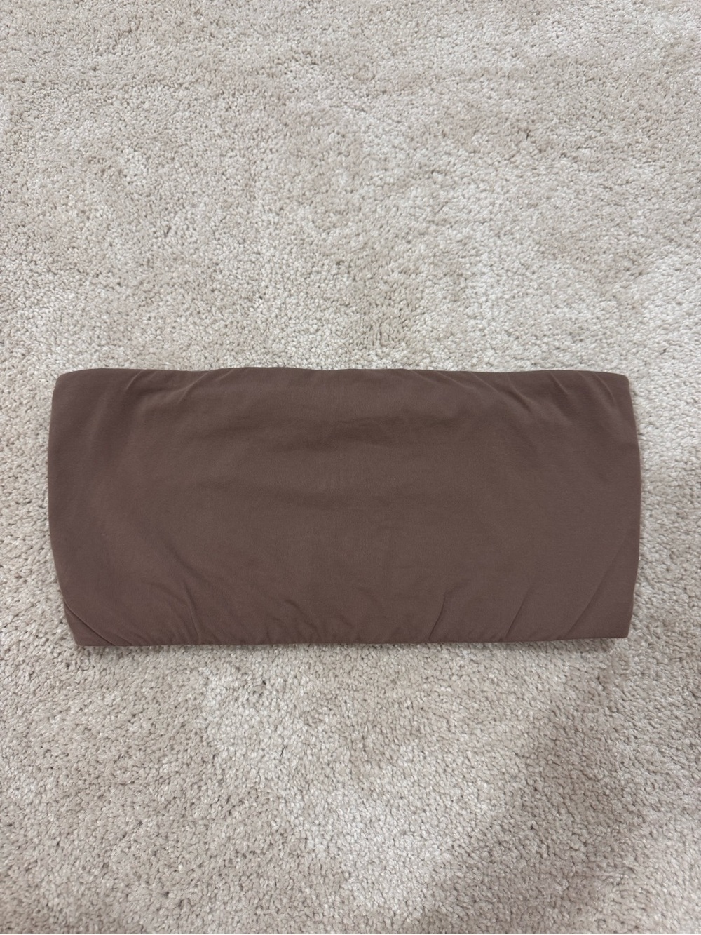 SKIMS FITS EVERYBODY BANDEAU BRA STRAPLESS In Umber